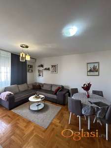 Dvoisposoban*Bulevar Jaše Tomića-Namešten, parking u dvorištu